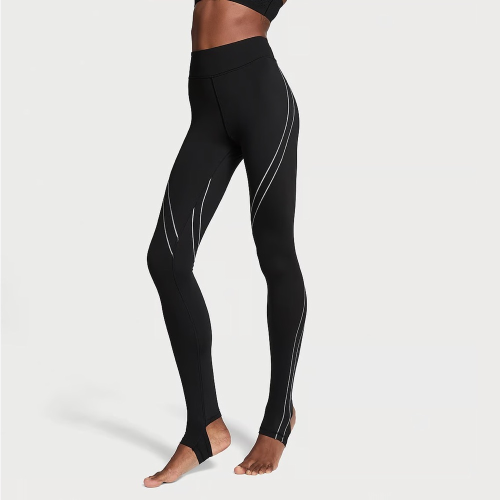NWT 
Victoria's Secret
Brushed
VSX Winter Stirrup Legging